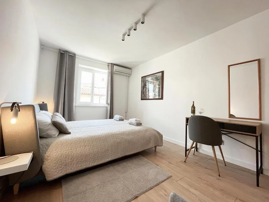 Caramel Comforts With Sea View In Stinjan Only 300 Meters From The Beach Pula 0*,