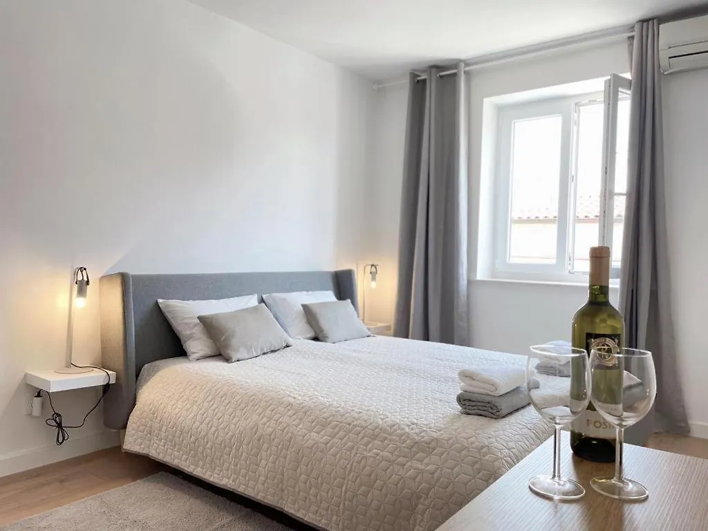 Caramel Comforts With Sea View In Stinjan Only 300 Meters From The Beach Pula