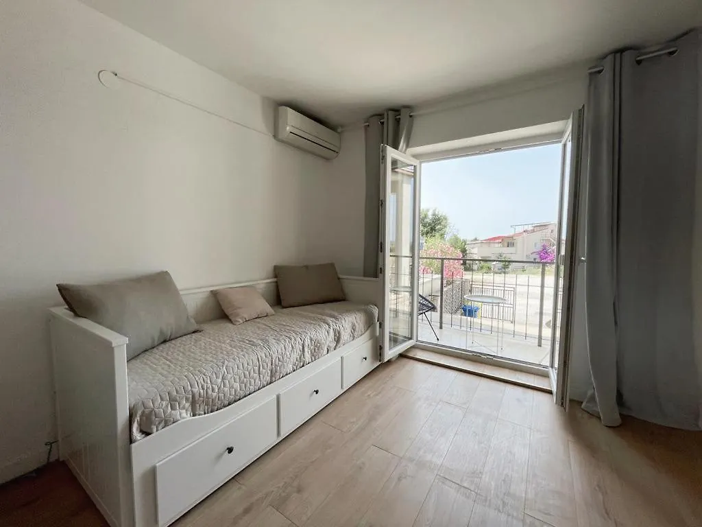 Caramel Comforts With Sea View In Stinjan Only 300 Meters From The Beach Pula