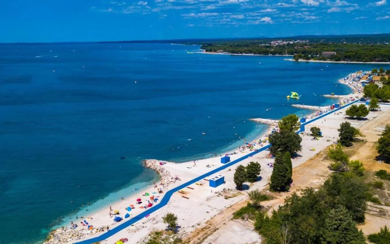 Lägenhet Caramel Comforts With Sea View In Stinjan Only 300 Meters From The Beach Pula