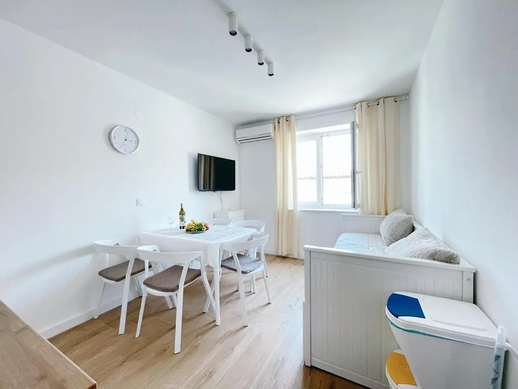 Apartament Caramel Comforts With Sea View In Stinjan Only 300 Meters From The Beach Pula