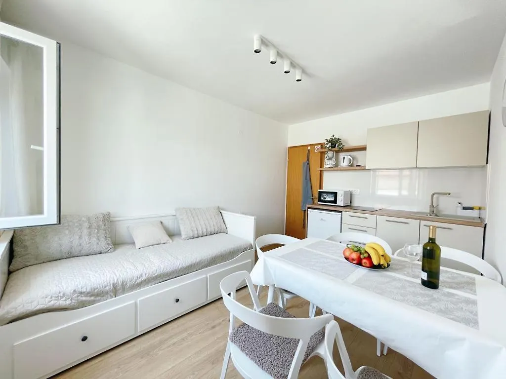Caramel Comforts With Sea View In Stinjan Only 300 Meters From The Beach Pula 0*,
