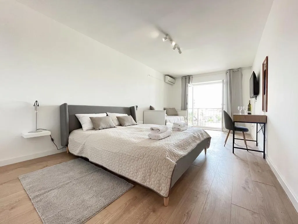 Caramel Comforts With Sea View In Stinjan Only 300 Meters From The Beach Pula 0*,