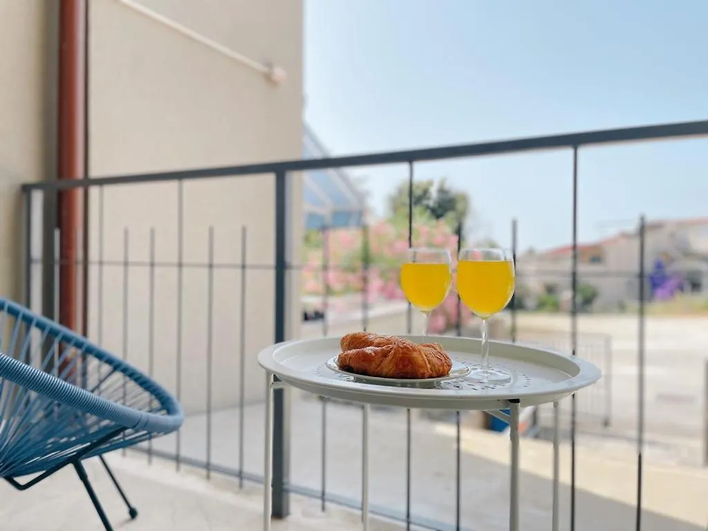 Apartment Caramel Comforts With Sea View In Stinjan Only 300 Meters From The Beach Pula Croatia