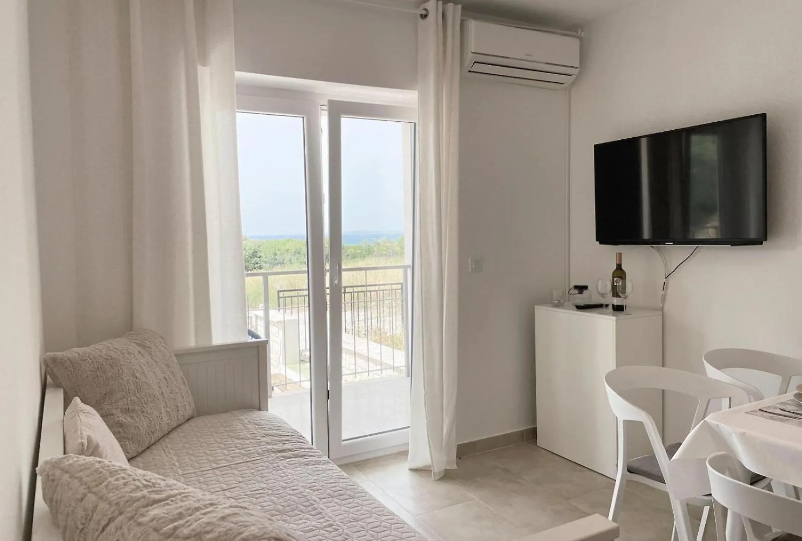 Caramel Comforts With Sea View In Stinjan Only 300 Meters From The Beach Pula 0*,  Croatia