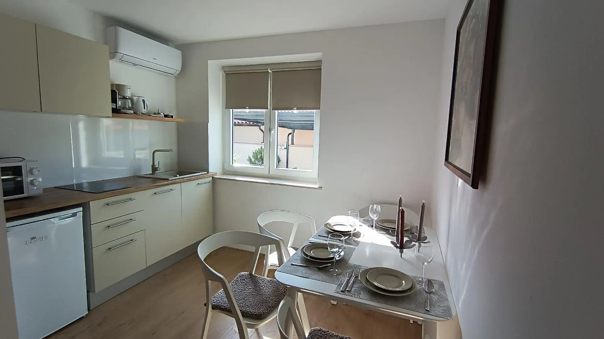Lägenhet Caramel Comforts With Sea View In Stinjan Only 300 Meters From The Beach Pula